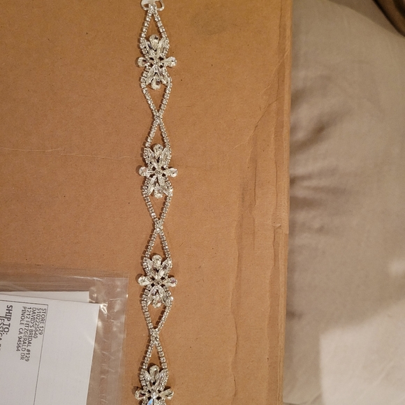 David's Bridal Melissa Sweet 3d Leaves NWT - Picture 6 of 6